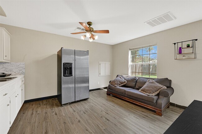 Building Photo - 1109 Frances Dr