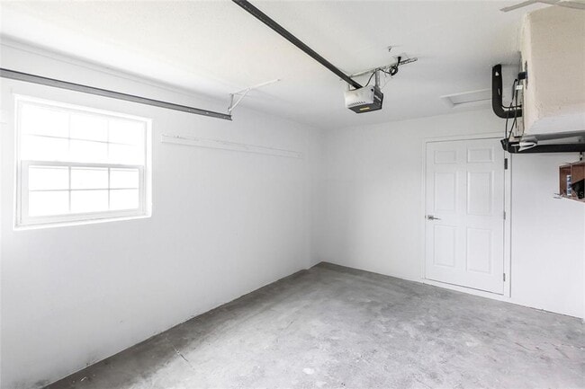 Building Photo - 326 W Grace St