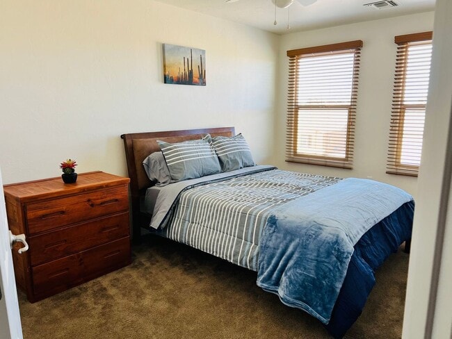 Building Photo - Furnished monthly rental home with all uti...