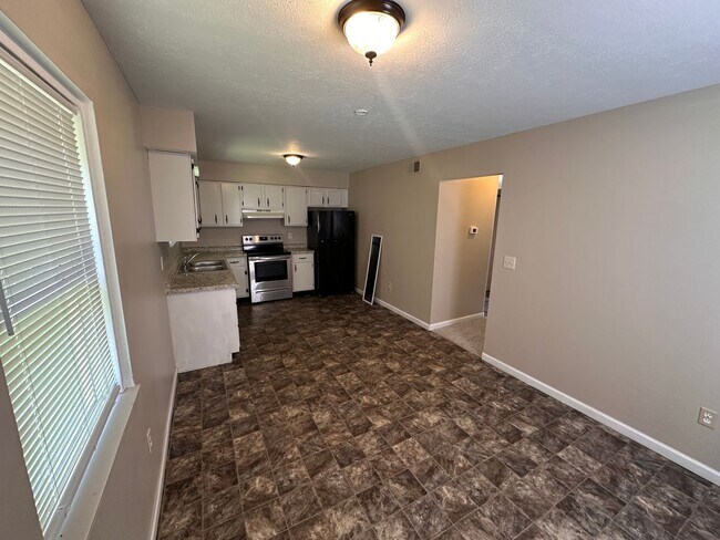 Building Photo - 8570 Fairway Trail