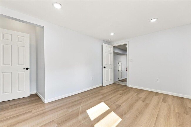Building Photo - 149 37th St