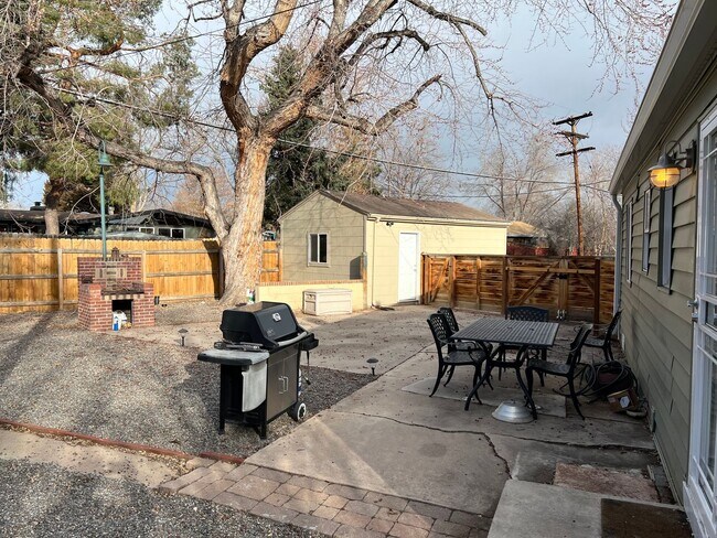 Building Photo - 3 bed 2 bath Harvey Park, Corner Lot