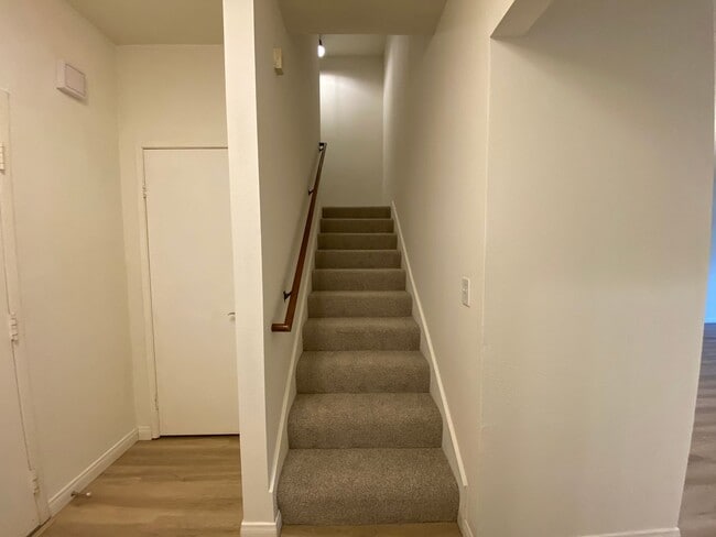 Building Photo - Spacious 2 Bedroom/ 2 Bath in the Highly Desired Tropical Setting of Windsong Cove Community of C...