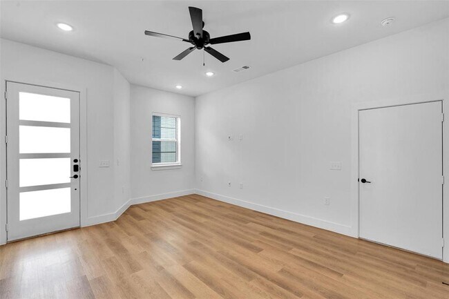Building Photo - 1438B Forward Dr