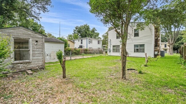 Building Photo - 1225 3rd Ave N