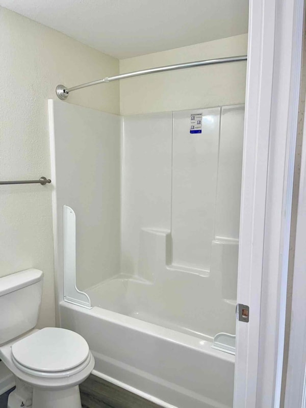 Building Photo - 404 E 18th St