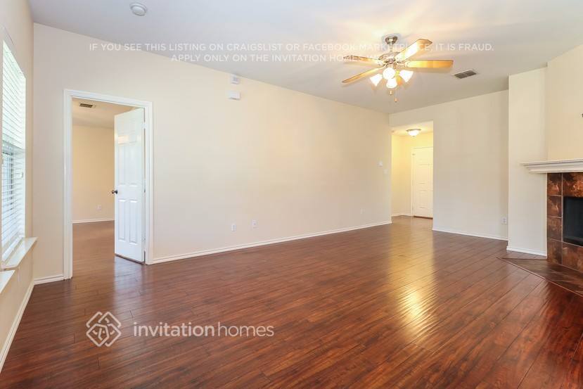 Building Photo - 1133 Park Glen