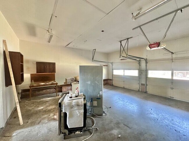 Building Photo - Newly Remodeled 4 Bedroom 2 Bath in Tyler!