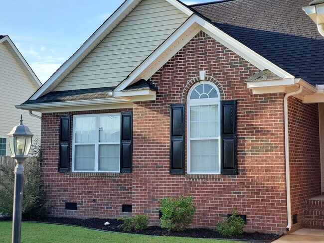 Building Photo - HOPE MILLS