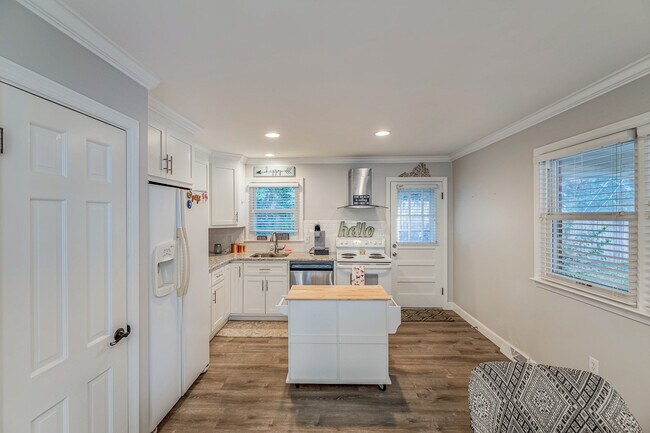Building Photo - 4A Heritage Ct