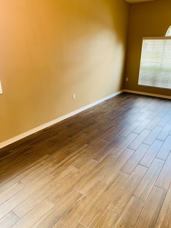 Building Photo - Waterfront View! 4 bed 2 bath 2 car garage