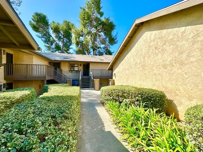 Building Photo - Beautiful, End-Unit, Ground Level, Largest SF 1/1 layout in the Pala Mesa Villas Community with G...