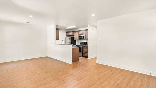 Building Photo - 41310 Brown Rd