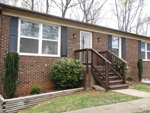 Building Photo - Brick house with 3 bedrooms, 2 baths and b...