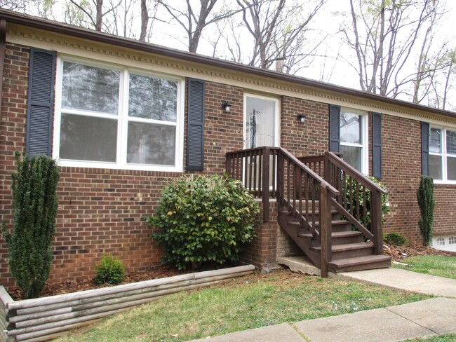 Primary Photo - Brick house with 3 bedrooms, 2 baths and b...