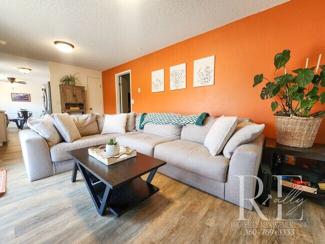 Building Photo - Earthy Warm and Inviting 3-Bd Rambler