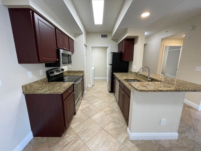 Building Photo - ANNUAL RENTAL - 2 BED / 2 BATH CONDO AT ST...