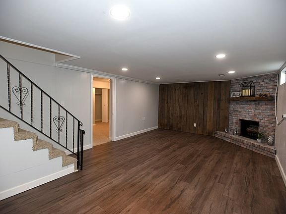 Building Photo - 2235 Wintergreen Loop S