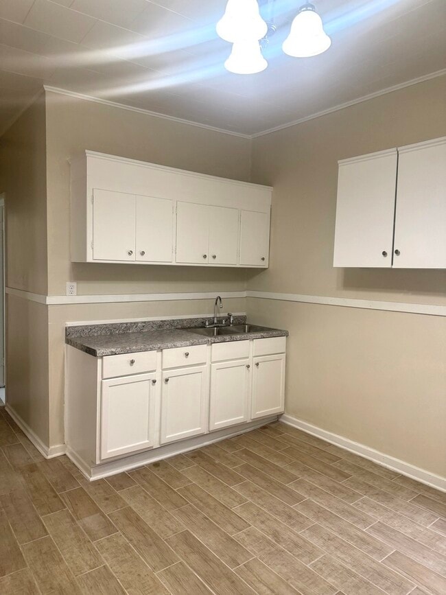 Building Photo - 2158 N Hamlin Ave