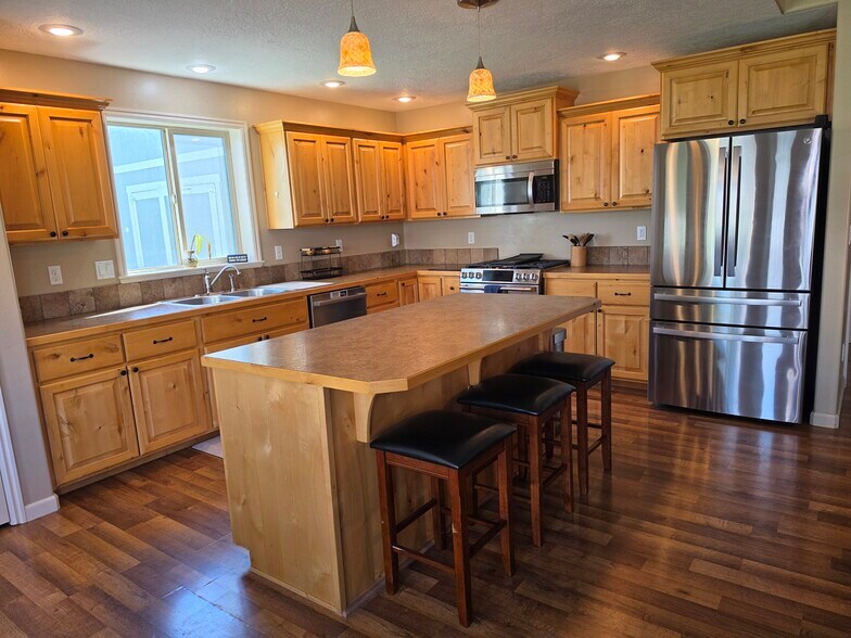 Building Photo - 1715 S Watersilk Pl