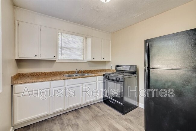 Building Photo - 319 A Verdery Drive