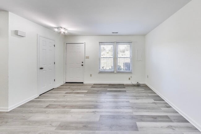 Building Photo - Wonderful on Wilcox Renovated 3+2.5 3 Leve...