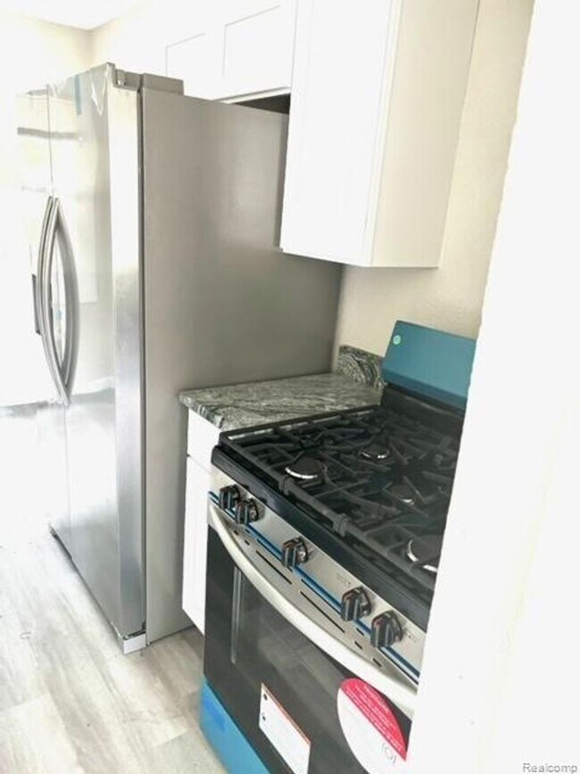 Building Photo - 28449 Glenwood St