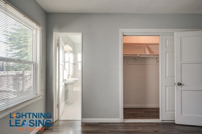 Building Photo - 6417 S Van Ness Ave