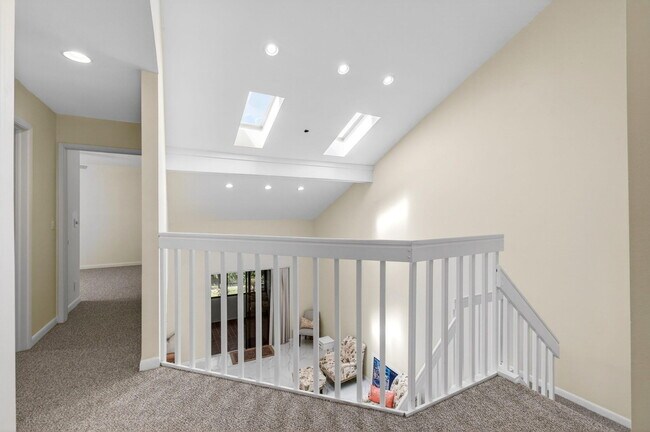 Building Photo - 7865 La Mirada Dr