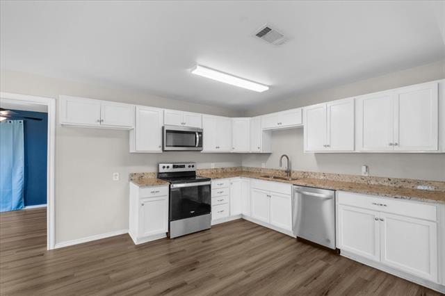 Building Photo - 657 E Commerce St