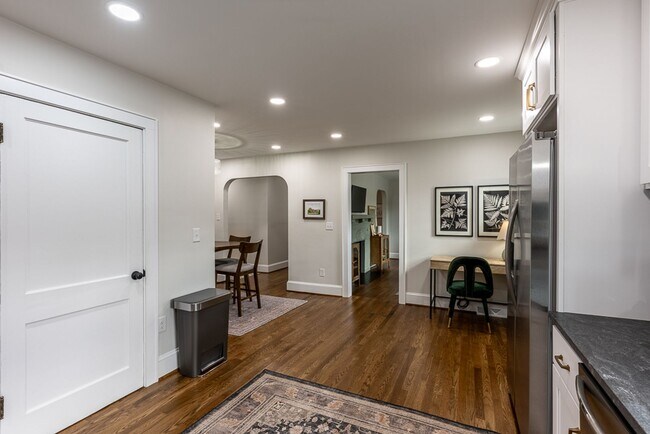 Building Photo - Wake up on Polo – Fully Furnished Home Nea...