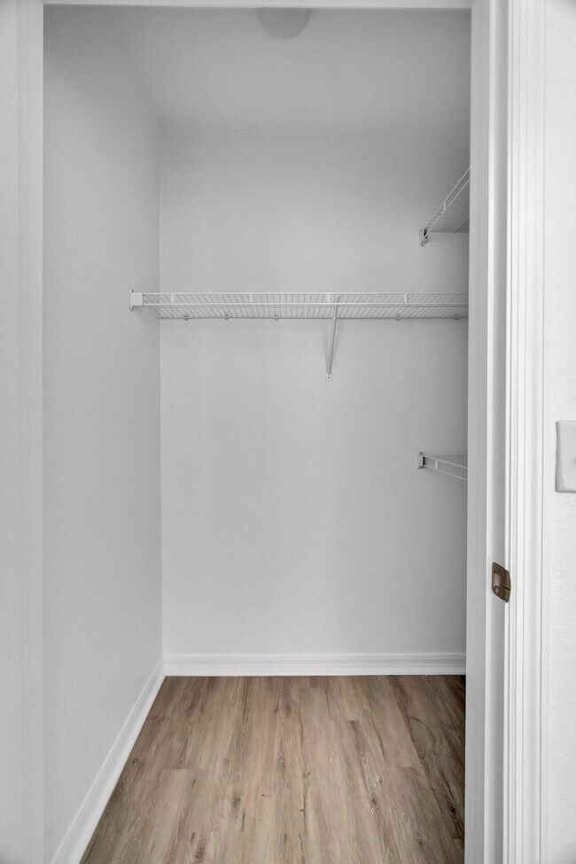 Building Photo - 106 SW Peacock Blvd