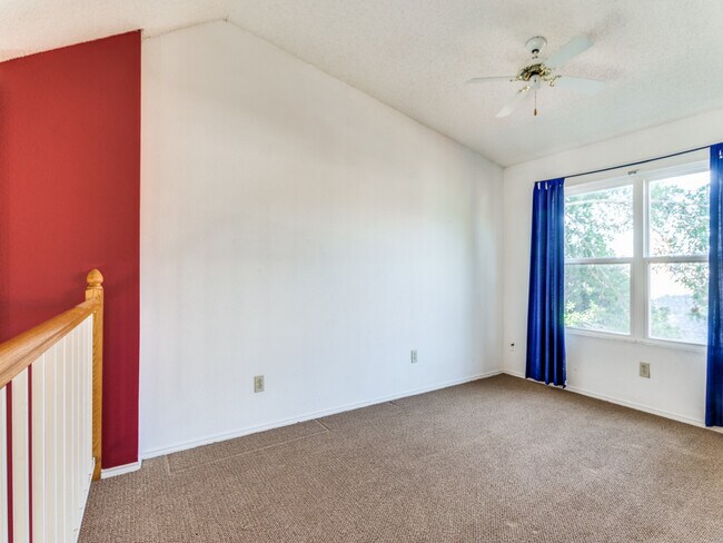 Building Photo - 2633 Harvest Moon Dr
