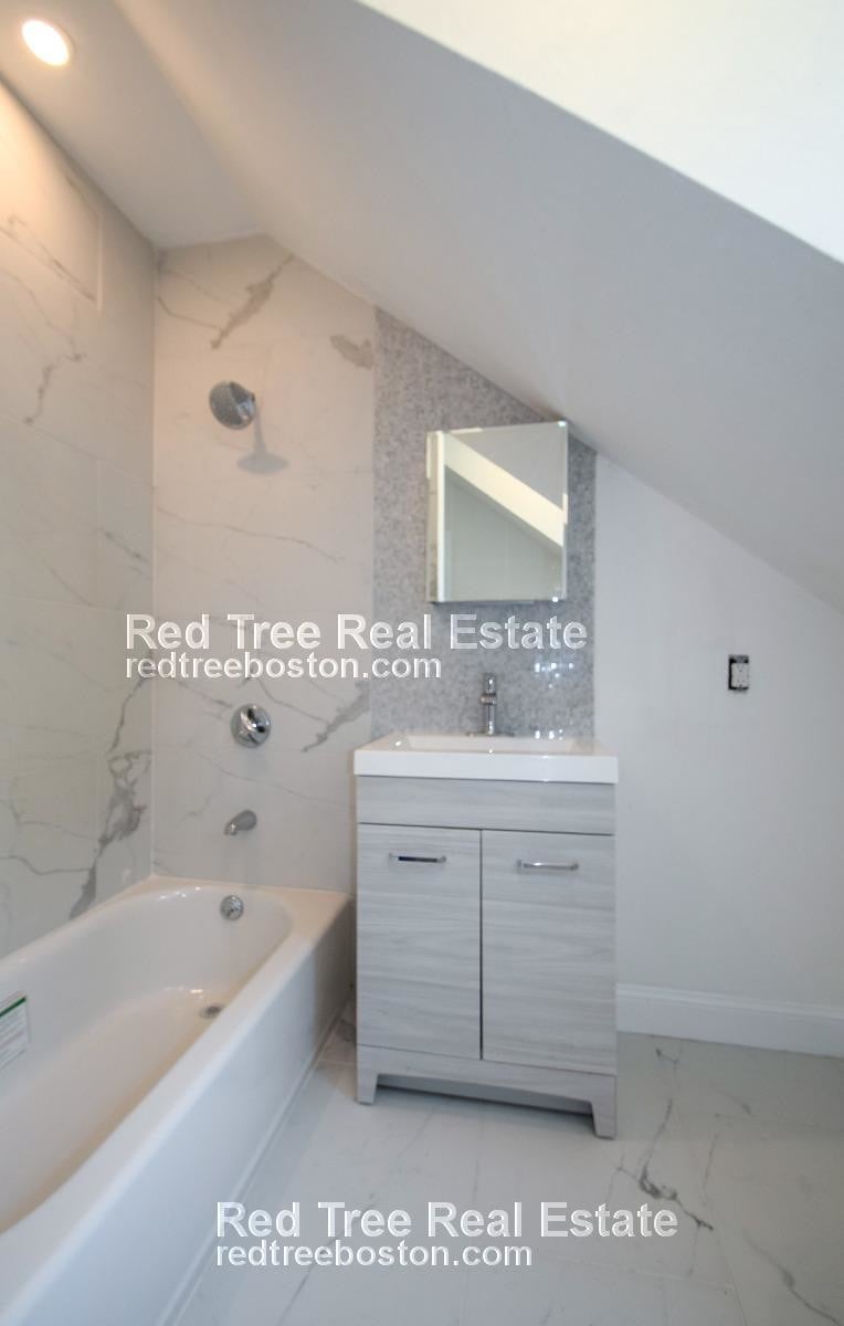 Building Photo - 34 Cedar St