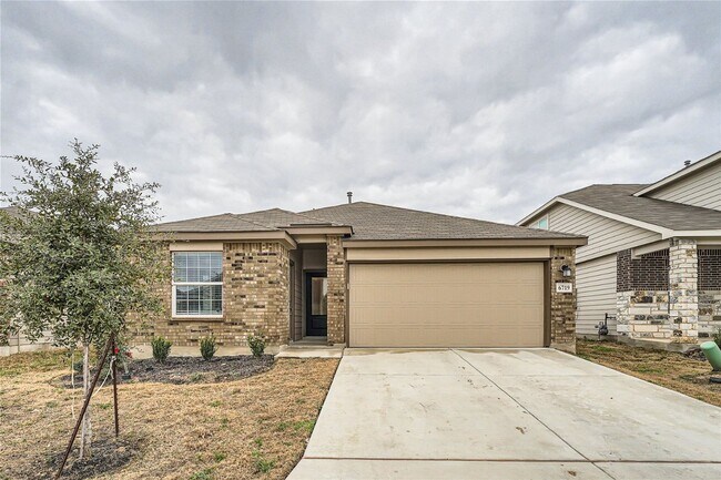Primary Photo - 3 bedrooms with 3.5 bathrooms! BONUS ROOM ...