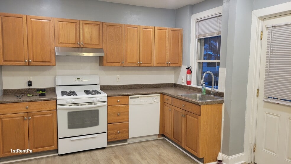 kitchen - 209 Trites Ave