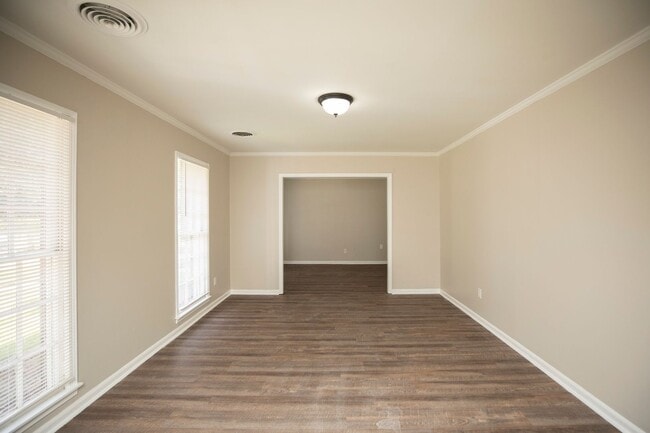 Building Photo - ** 4 bed 2 bath located by Montgomery Academy ** Call 334-366-9198 for a self showing