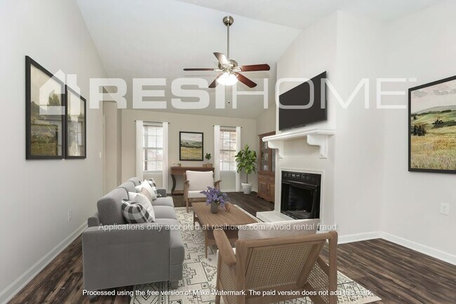 Building Photo - 665 Roxanne Dr