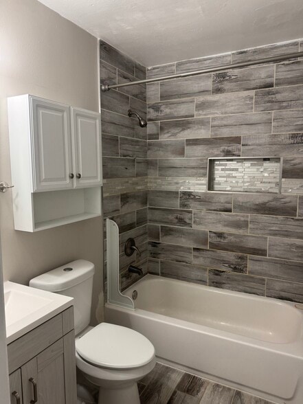 Building Photo - 509 Majestic Dr