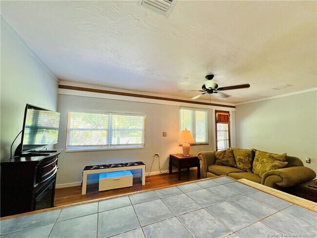 Building Photo - 632 W Weatherbee Rd