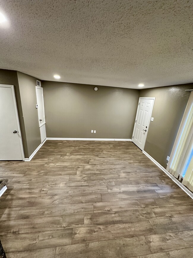 Building Photo - 1024 Dimarco Dr
