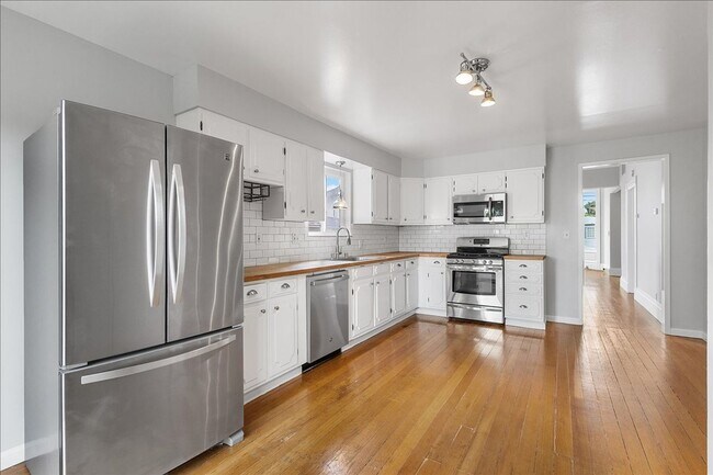 Building Photo - 1615 Grand St