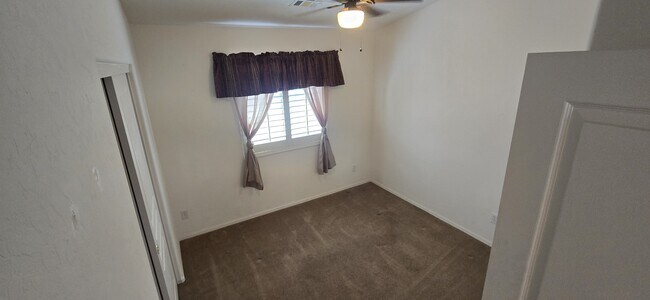 Building Photo - 1241 E Elm Rd