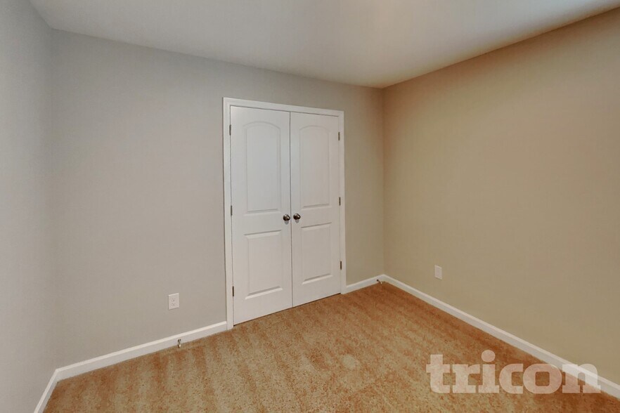Building Photo - 215 Kirkside Dr