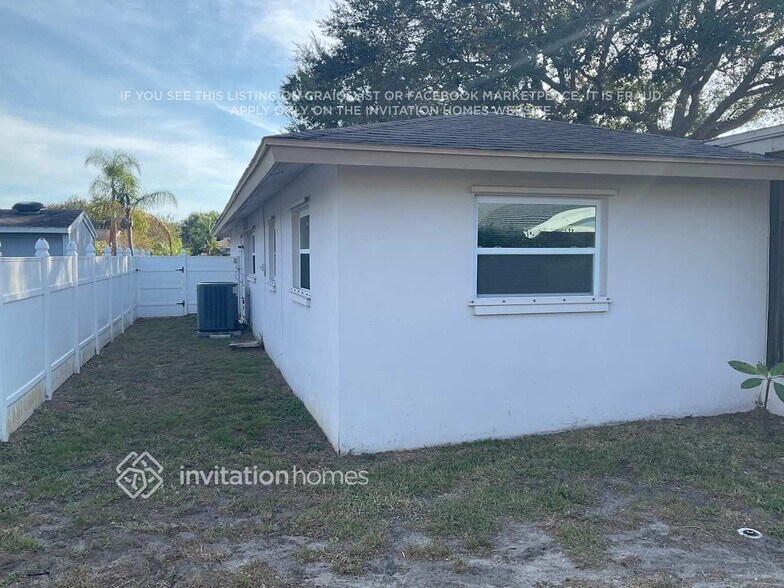 Building Photo - 13353 Hacienda Dr