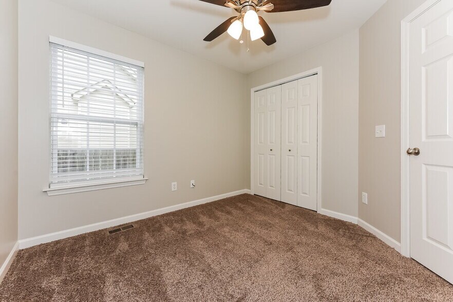 Building Photo - 1046 Golf View Way