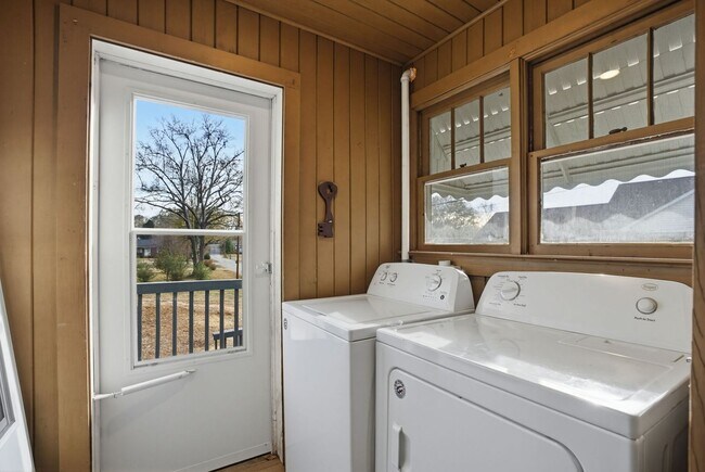 Building Photo - 3 Bedroom Newly Renovated Home in Central SC