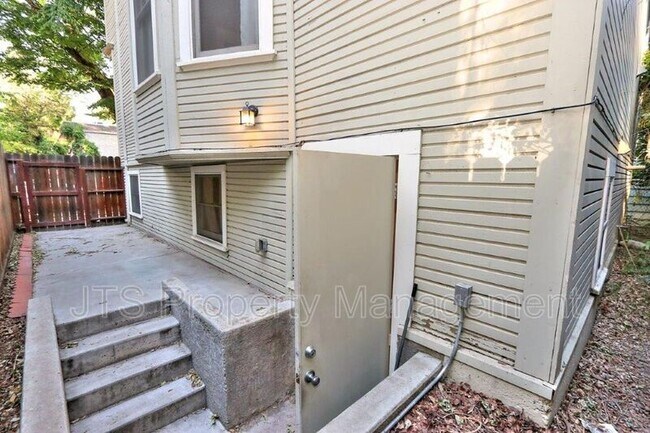 Building Photo - 1302-1304 F Street