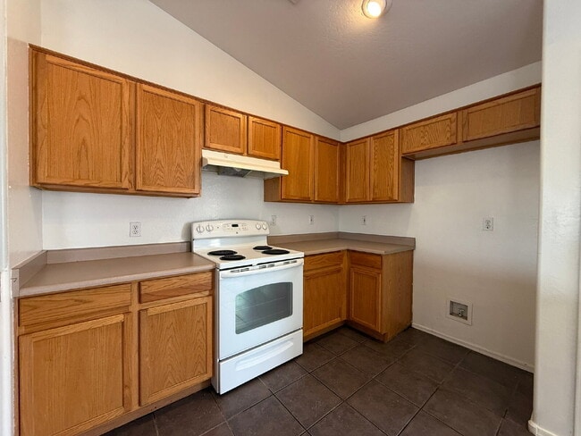Building Photo - Spacious 4-Bedroom Home with Large Backyar...