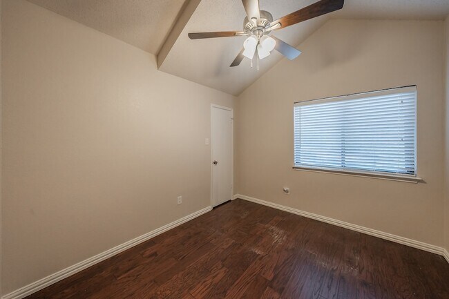 Building Photo - 6402 Valleybrooke Ct